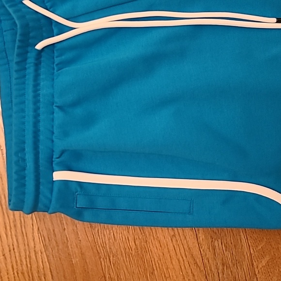 SPORTS ILLUSTRATED WOMEN'S BLUE SHORTS ELASTIC WAISTBAND SIZE MEDIUM - Picture 5 of 10